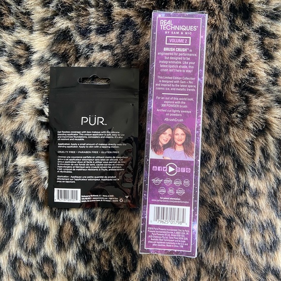 ❌SOLD❌Set of 2, RT powder brush & Pur Pillow Blend - Picture 2 of 8